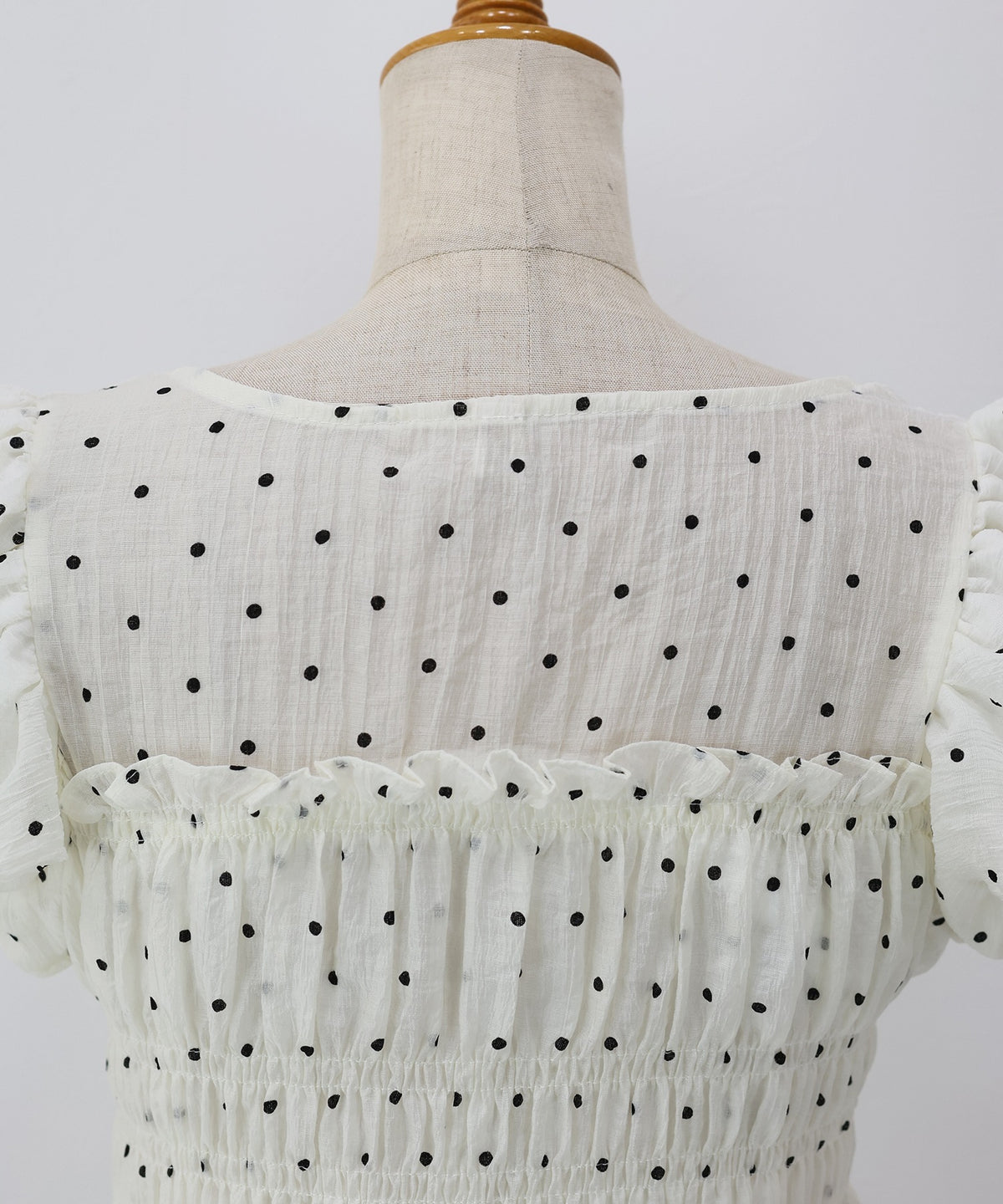 【Sale ended】Polka-Dot Shirred Blouse with Short Puff Sleeves
