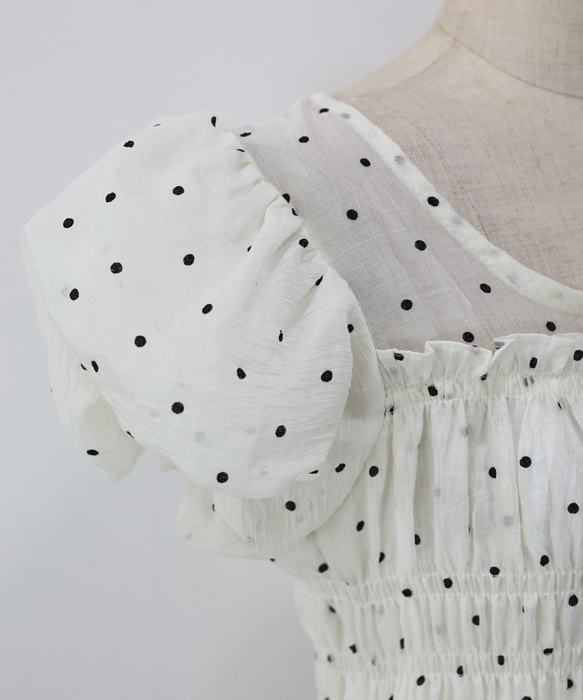 【Sale ended】Polka-Dot Shirred Blouse with Short Puff Sleeves