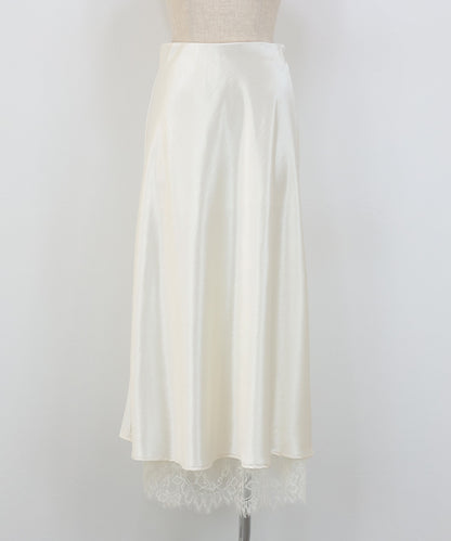 【Sale ended】Satin Skirt with Slit and Lace Detail