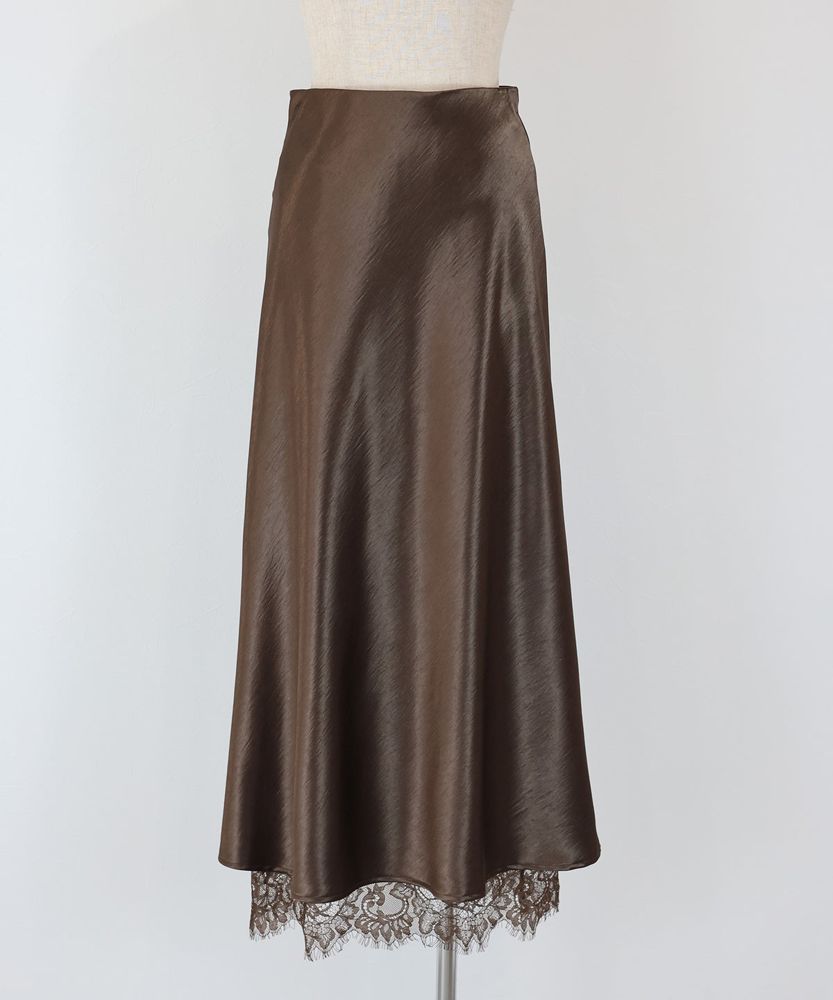 【Sale ended】Satin Skirt with Slit and Lace Detail
