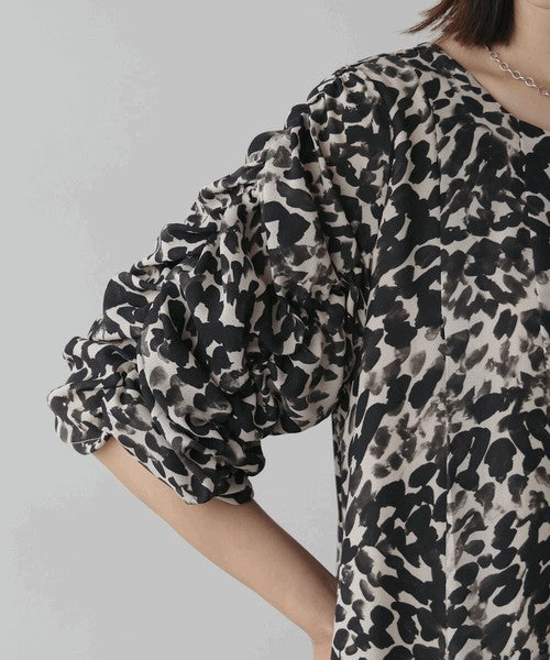Shirring Tuck Dress◇Feminine Silhouette Dress That Stands Out on Its Own