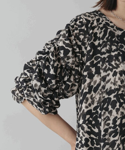Shirring Tuck Dress◇Feminine Silhouette Dress That Stands Out on Its Own