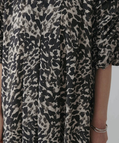 Shirring Tuck Dress◇Feminine Silhouette Dress That Stands Out on Its Own