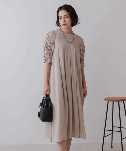 Shirring Tuck Dress◇Feminine Silhouette Dress That Stands Out on Its Own
