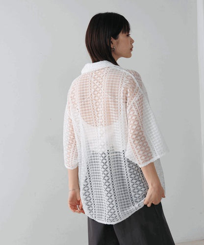 Geometric Lace Short Sleeve Shirt◇Sheer Lace Shirt with a Relaxed Silhouette
